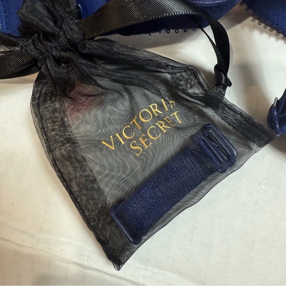 Victoria’s Secret Push up/Pigeonnant Elegant Lace Bra in Navy Blue Size 34DD - Picture 8 of 9